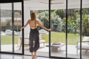 סגירת מרפסת בזכוכית אקורדיון