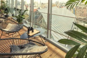 סגירת מרפסת בזכוכיות מתקפלות